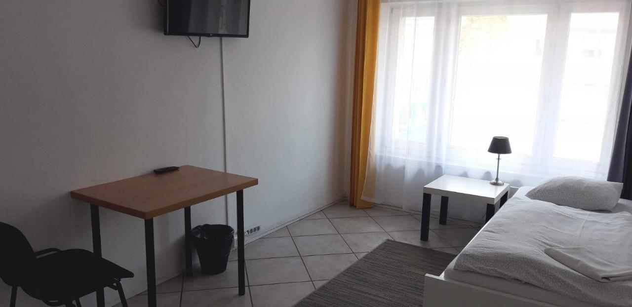 Miastkovo Hostel Poznań Buitenkant foto